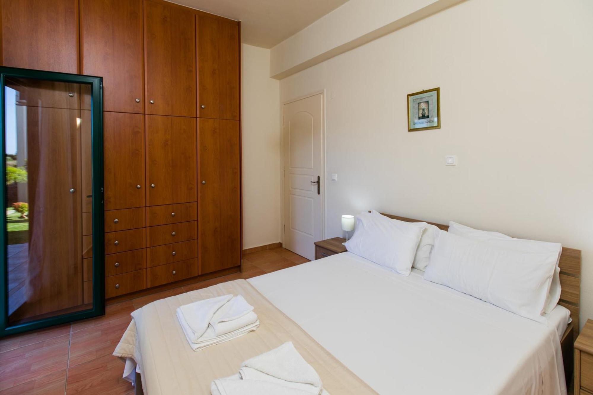Villa Eleni Asproulianoi ภายนอก รูปภาพ